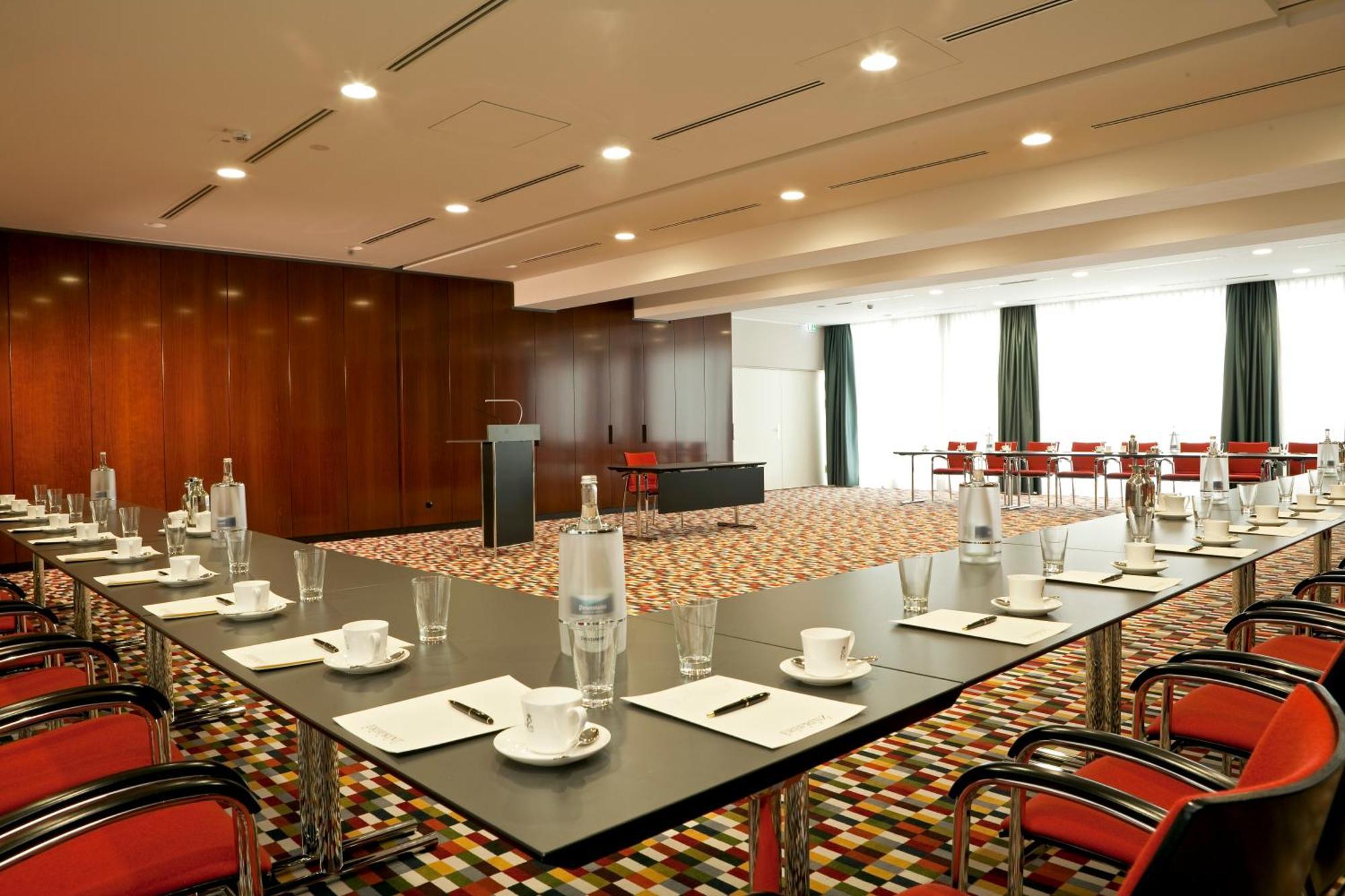 Hotel-Restaurant Erbprinz Ettlingen Kültér fotó Meeting room