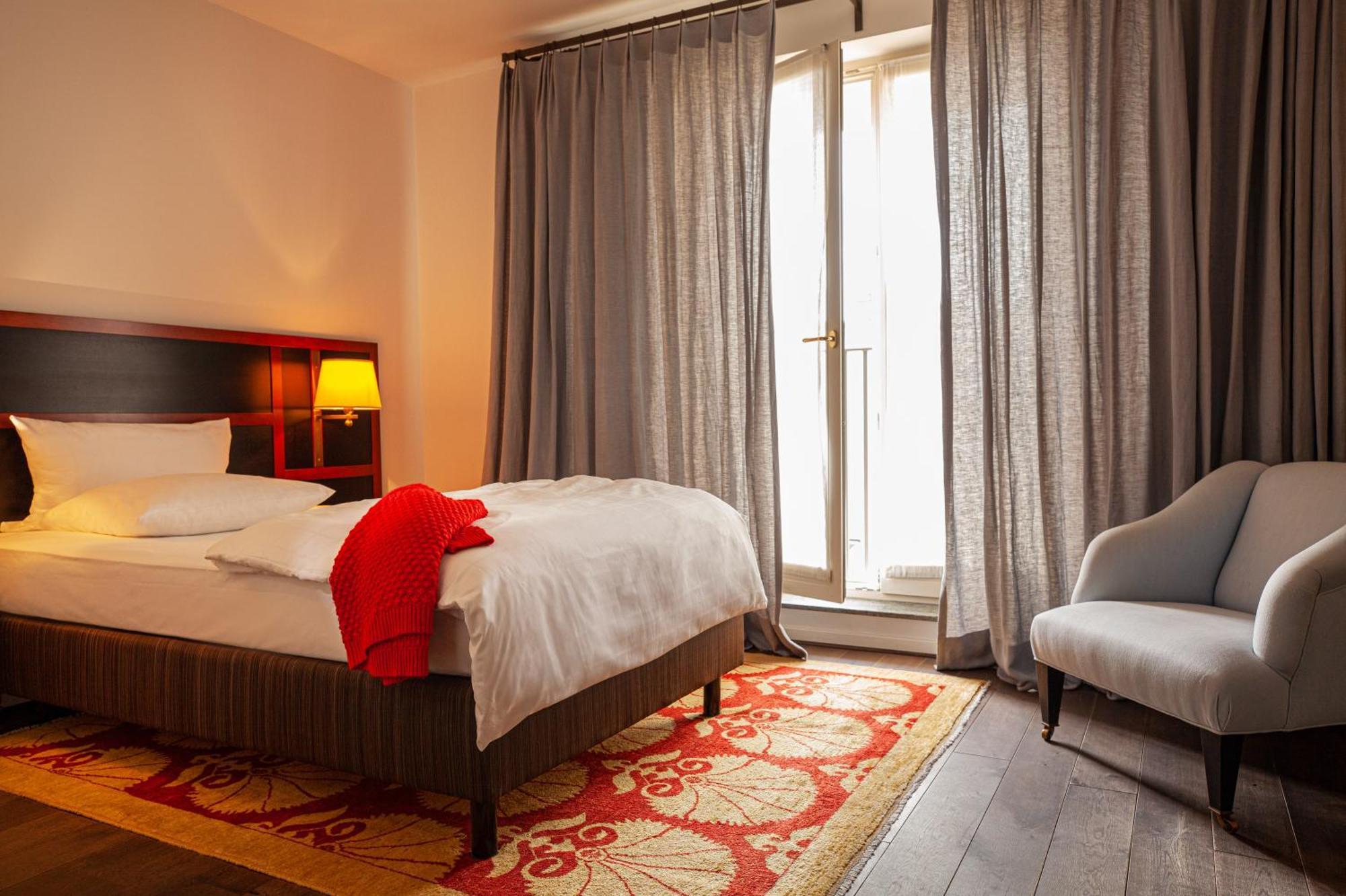 Hotel-Restaurant Erbprinz Ettlingen Kültér fotó A room at the hotel