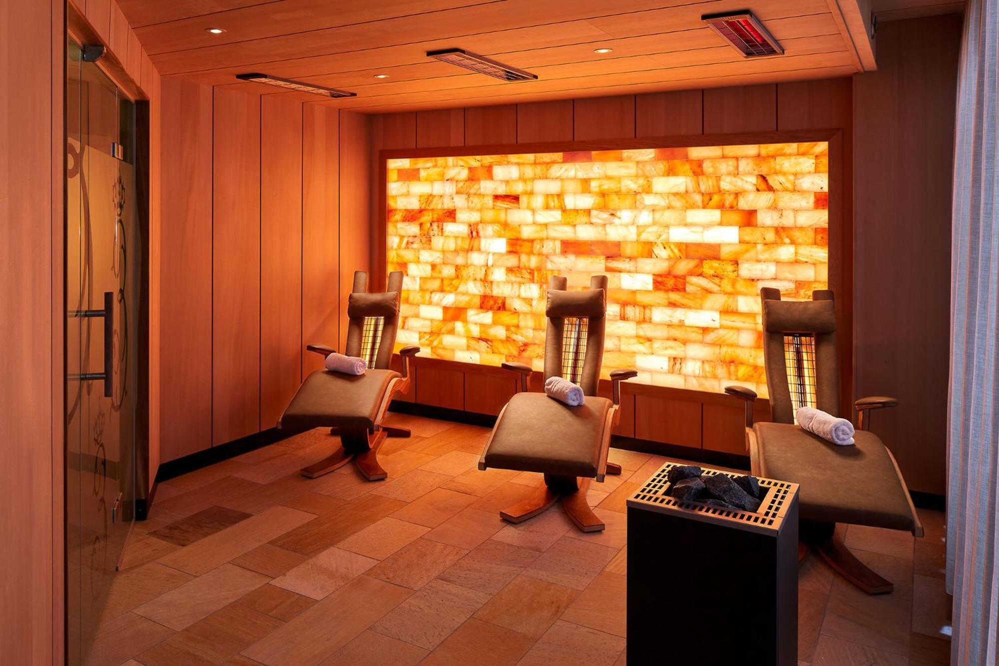 Hotel-Restaurant Erbprinz Ettlingen Kültér fotó Salt room at the Four Seasons Hotel, Washington, D.C.